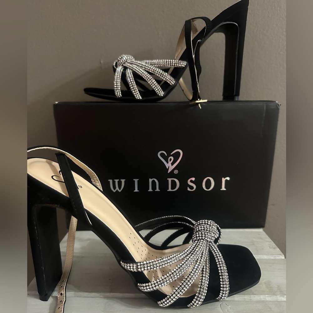 WINDSOR STRAPPY HEELS - Picture 7 of 7